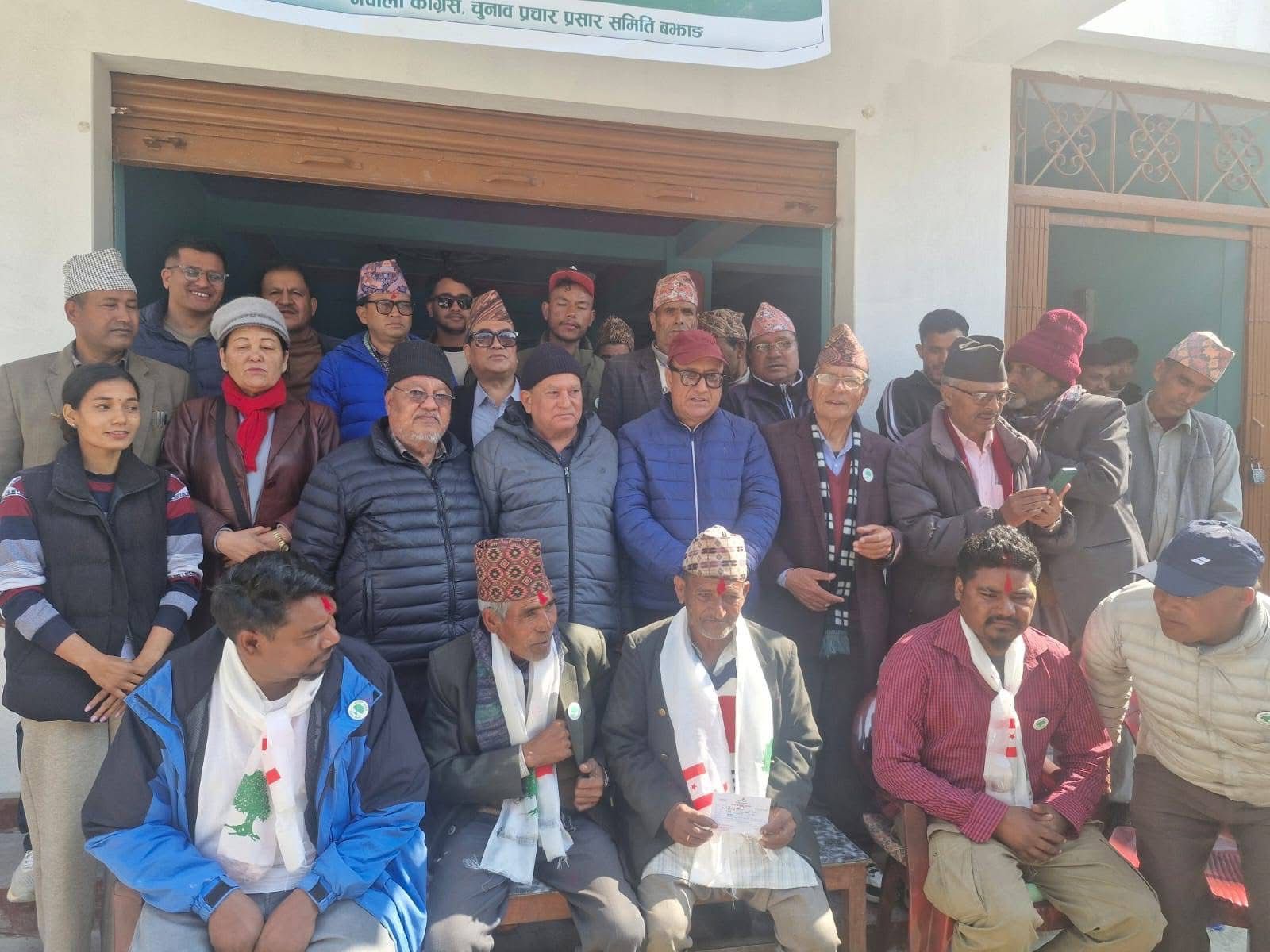 बझाङमा ठूलो राजनीतिक झट्का: एमाले परित्याग गर्दै धमाधम नेपाली कांग्रेसमा प्रवेश